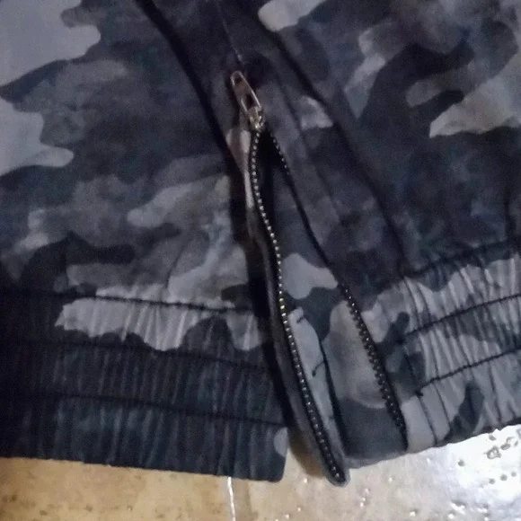 Spanx camo joggers pants zippered bottoms size large - Picture 6 of 8